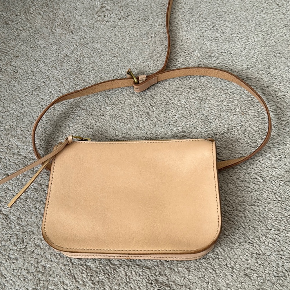 Madewell - the simple pouch belt bag in cream